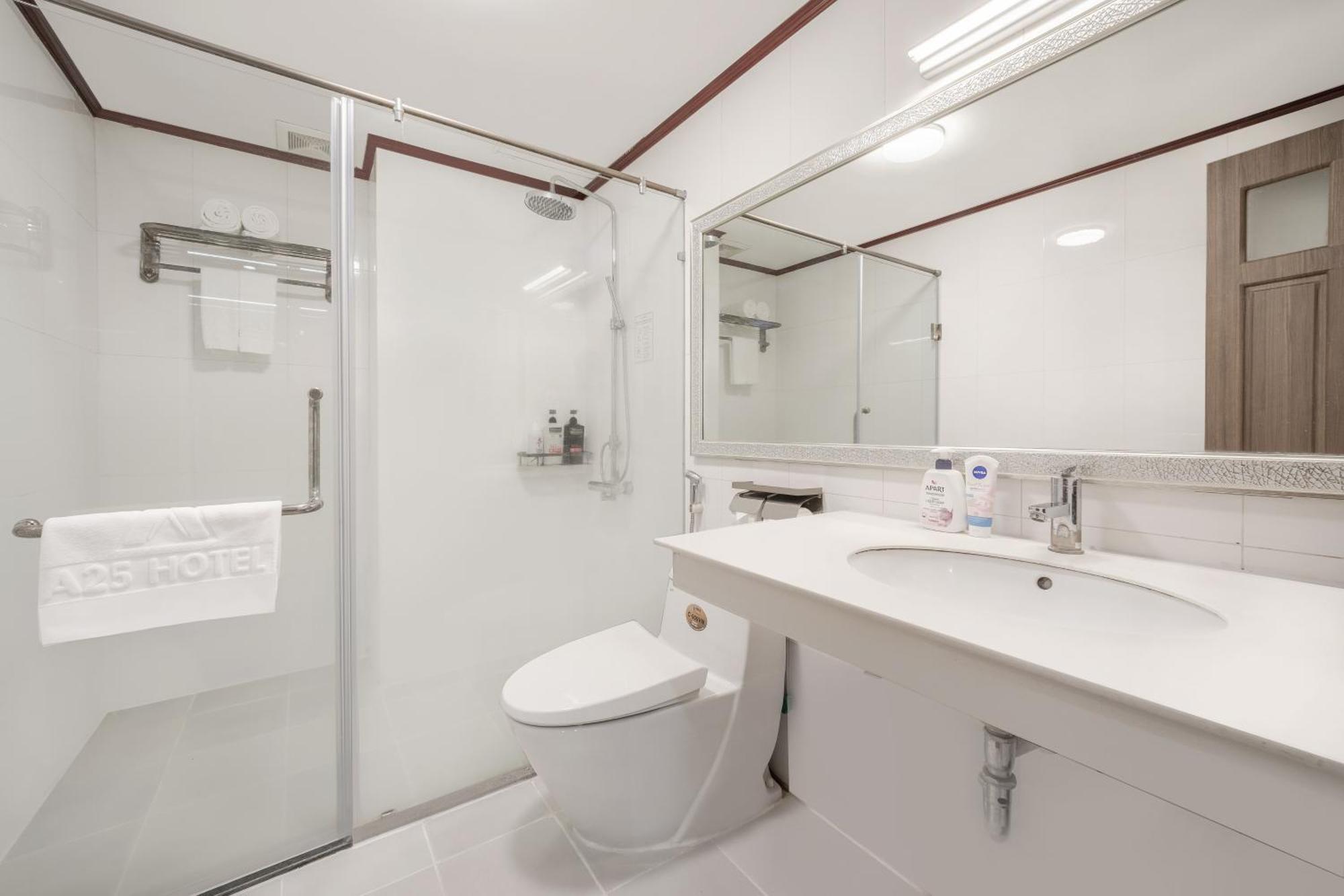 A25 Premium Hotel - 705 Lac Long Quan — Photos 1